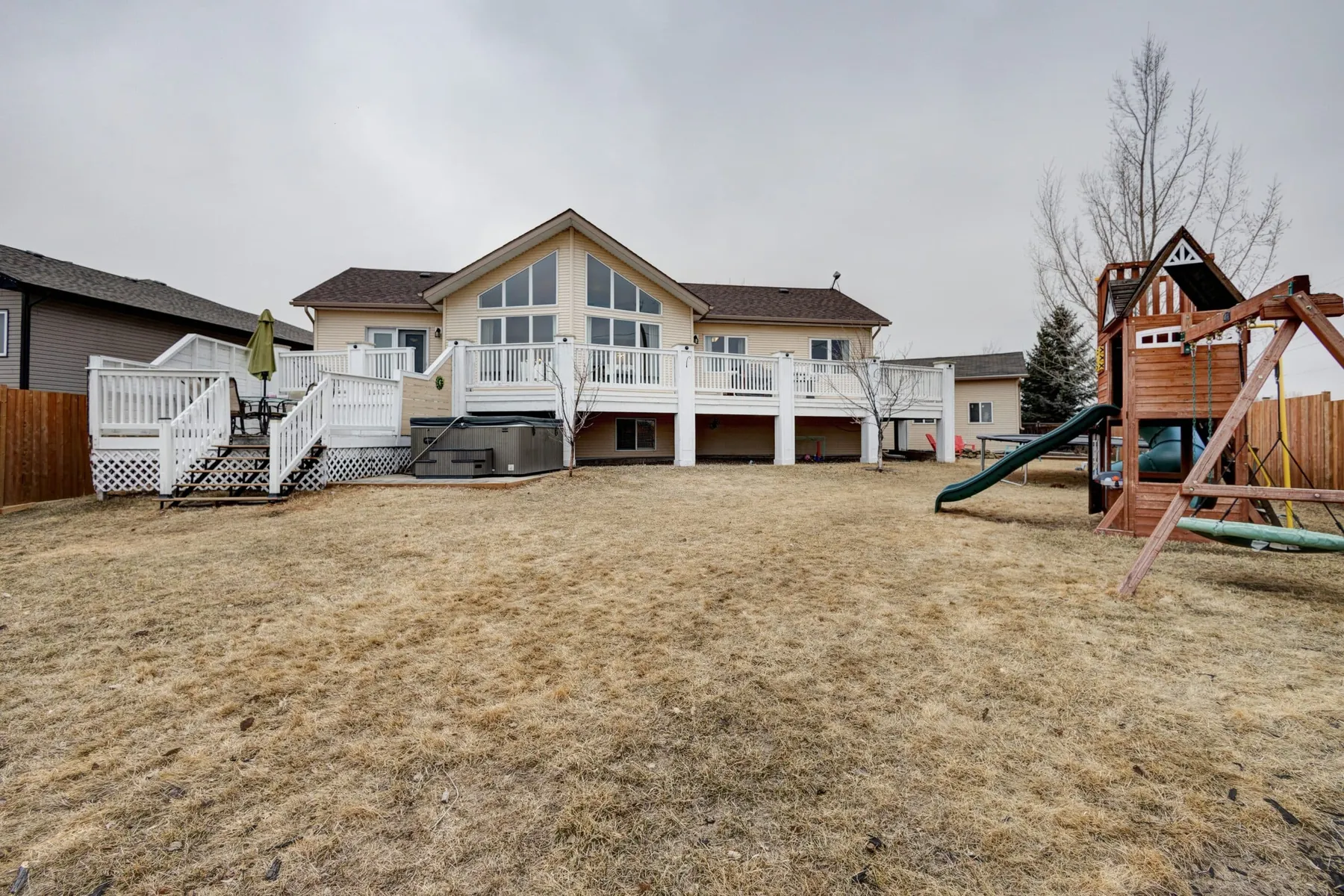 Acreage home with large yard near Airdrie and Calgary