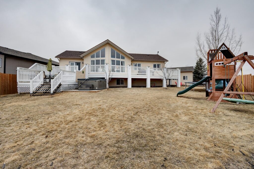 Sold: 940 Heritage Estates Drive, Acme, AB T0M 0A0